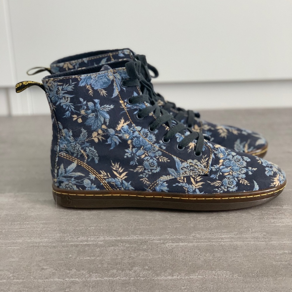 Dr. Martens Hackney floral boots
